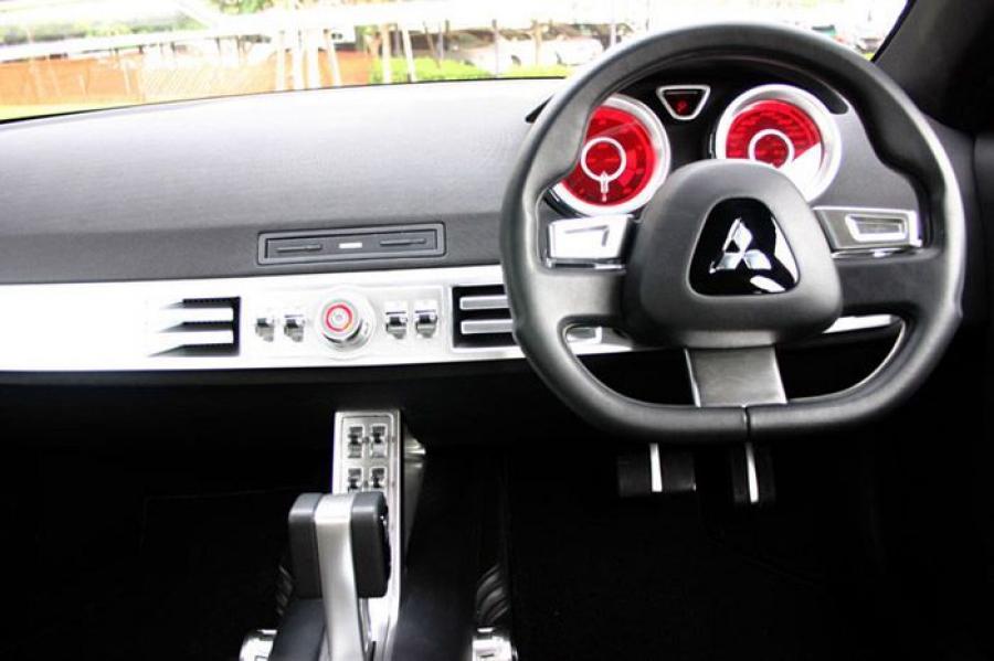  Mitsubishi Concept-X 2005 года  (фото 34 из 75)